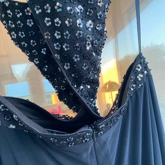 Mac Duggal 68166 Floral Sequined Criss Cross Bodice Gown Cut Out Black 8 - Picture 5 of 7